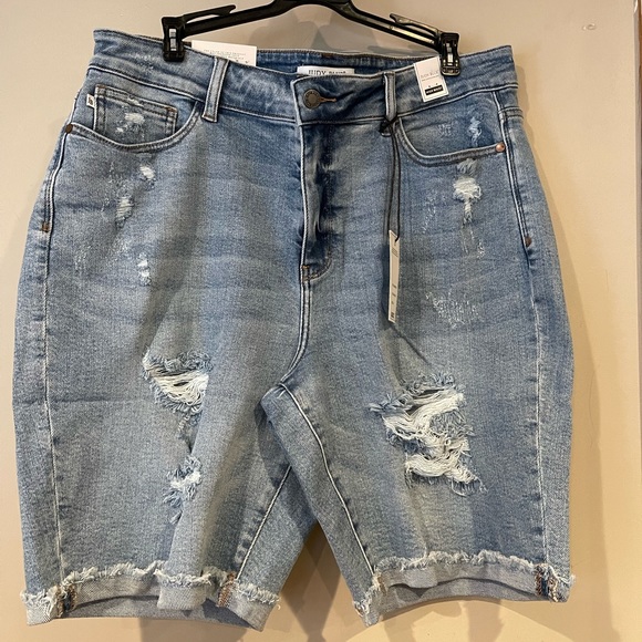Judy Blue Pants - Judy Blue Maleya High Rise Bermuda Shorts. NWT